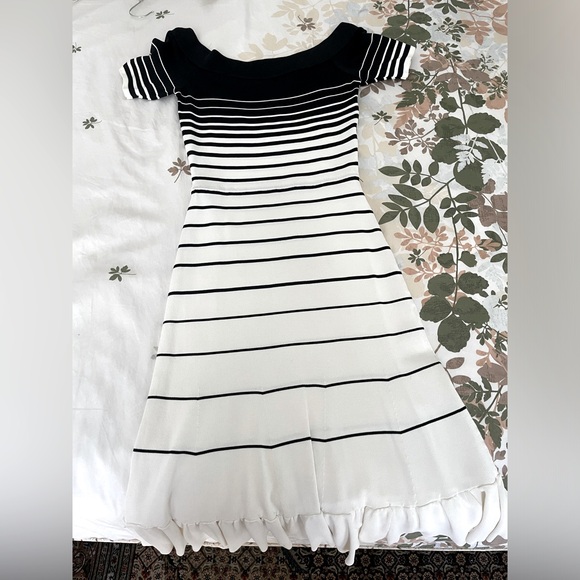 BCBG white/black stripped dress - Picture 1 of 2